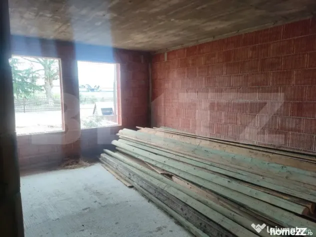 Casa la rosu, 350 mp utili, zona Marginea - Marginea (Suceava)