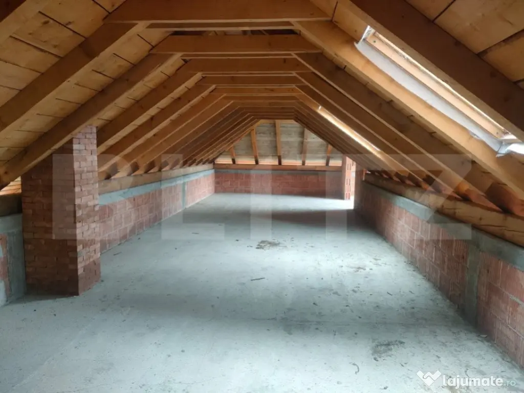 Casa la rosu, 350 mp utili, zona Marginea