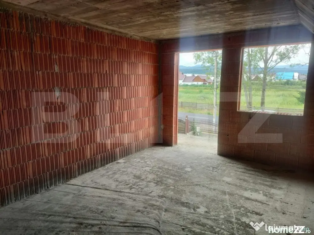 Casa la rosu, 350 mp utili, zona Marginea - Marginea (Suceava)
