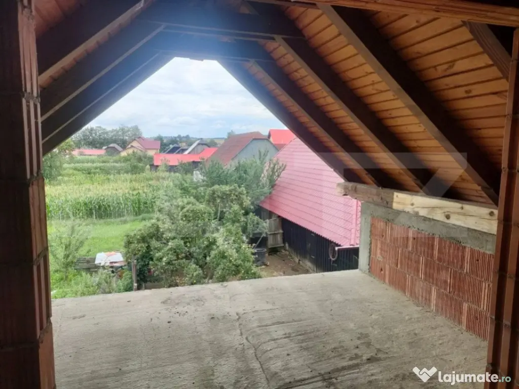 Casa la rosu, 350 mp utili, zona Marginea