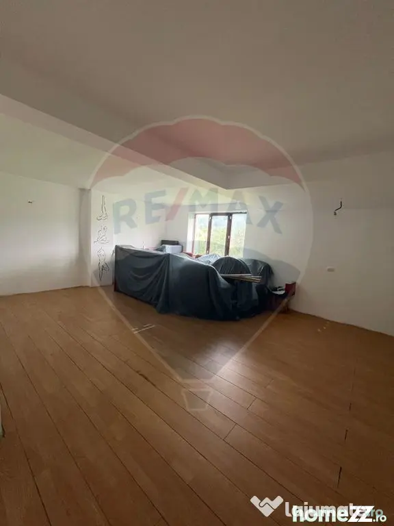Pensiune/Casă cu 18 camere de vânzare în Campulung Mol...
