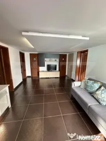 Două apartamente la casă, teren 250 mp, grădină, garaj,