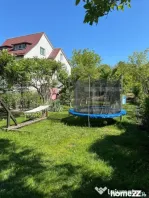 Două apartamente la casă, teren 250 mp, grădină, garaj,