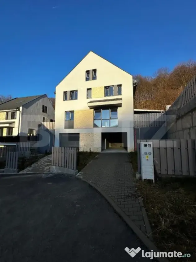 Duplex cu 4 camere, 2 garaje, semifinisat, zona manastirii F
