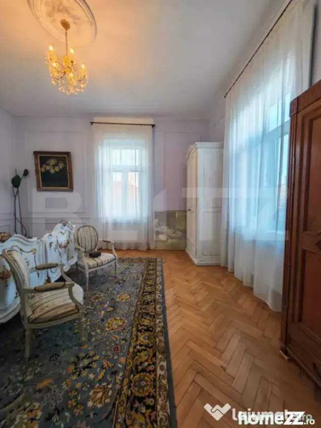 Cladire istorica, apartament 2 dormitoare, decomandat, zona - Timisoara (Timis)