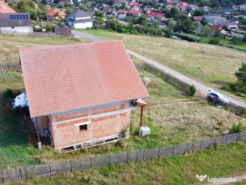 De vânzare un imobil la rosu în Sfântu Gheorghe