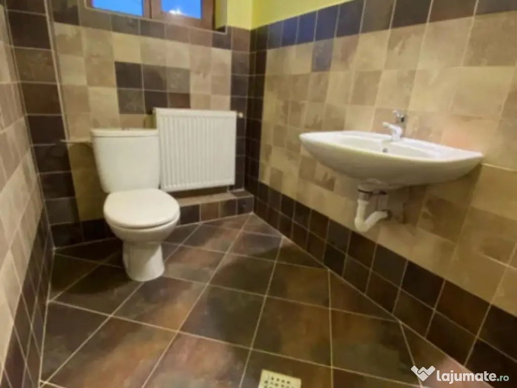 Spațiu/Comercial/Birouri/Cladire de inchiriat - 240 MP - P