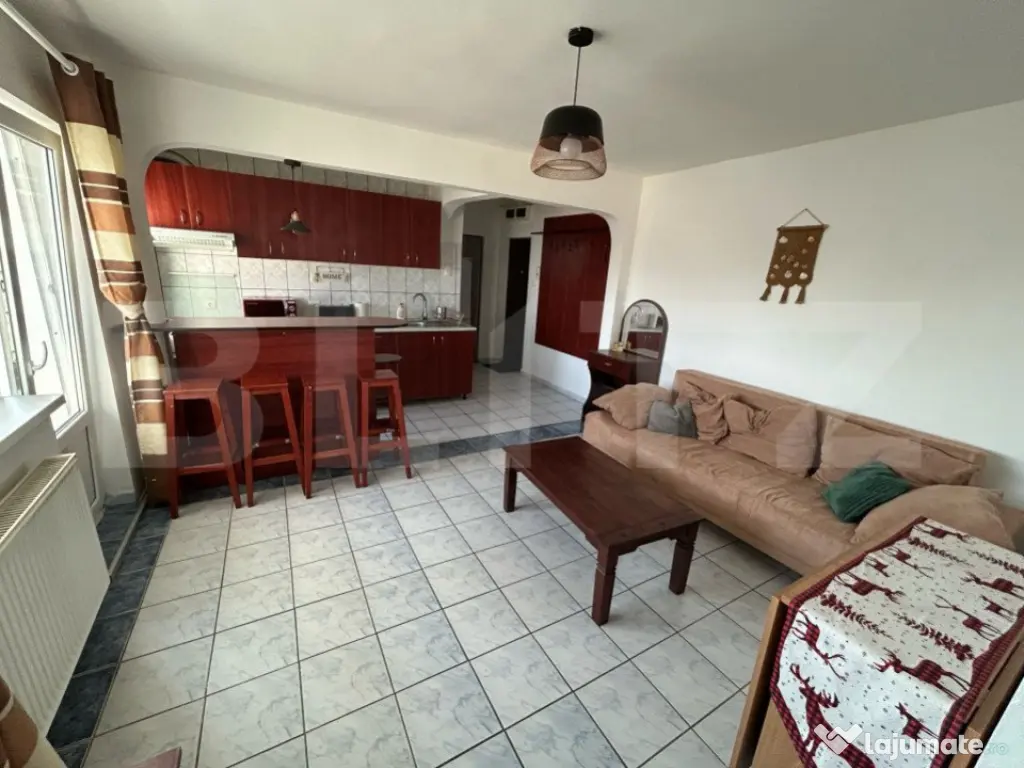 Apartament 4 camere, 55 mp decomandat, zona Cetate