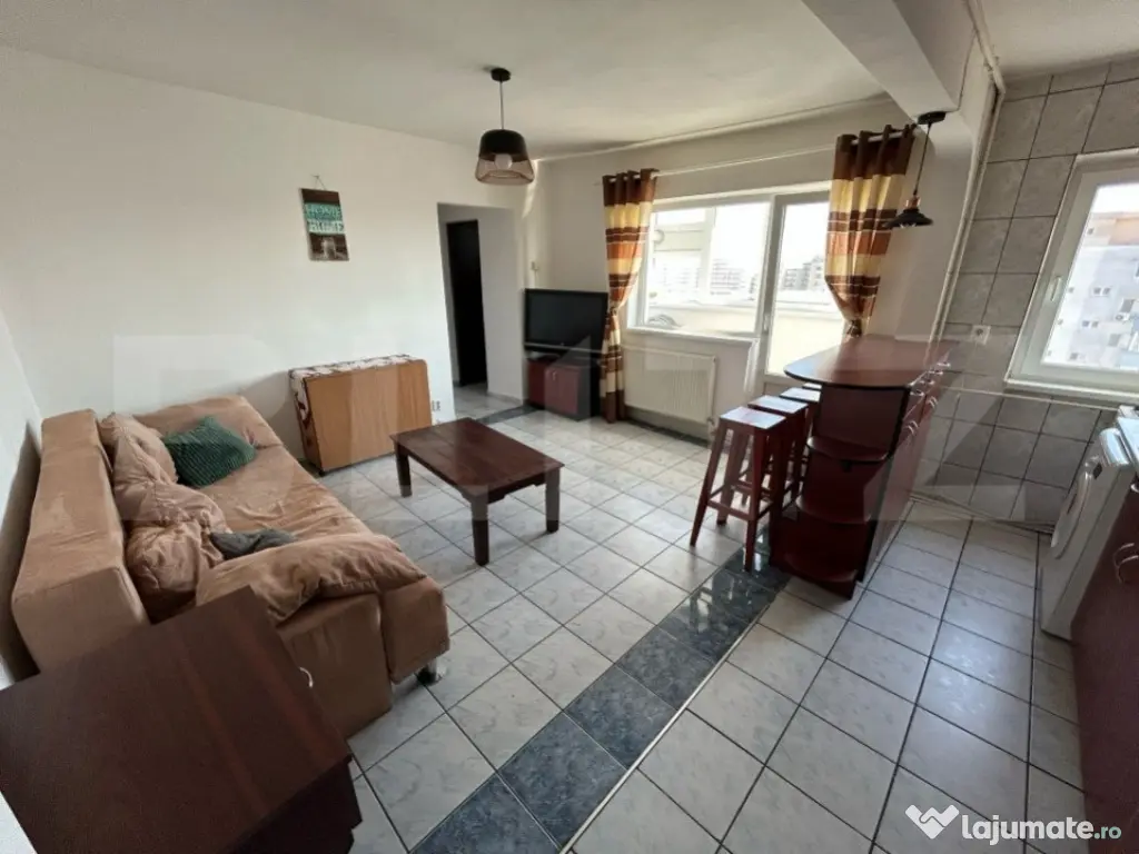 Apartament 4 camere, 55 mp decomandat, zona Cetate