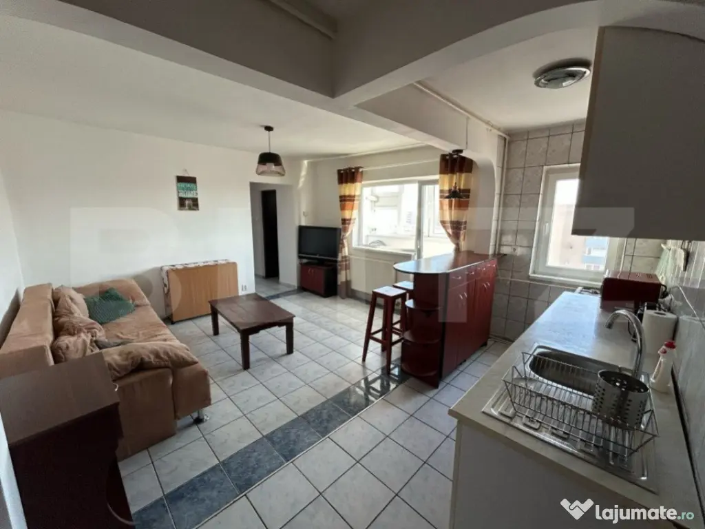 Apartament 4 camere, 55 mp decomandat, zona Cetate