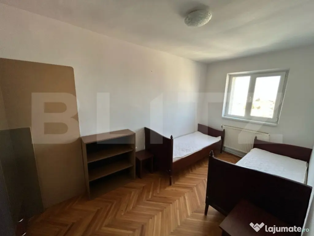 Apartament 4 camere, 55 mp decomandat, zona Cetate