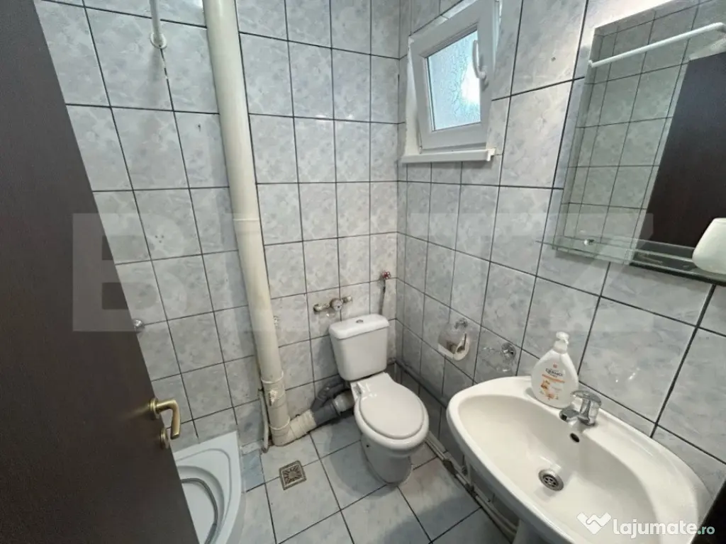 Apartament 4 camere, 55 mp decomandat, zona Cetate