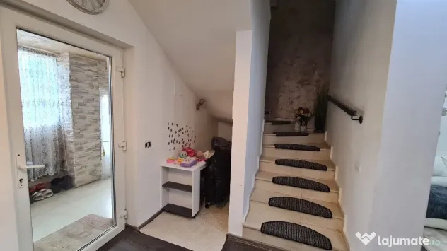 Casa tip Duplex in Via Carmina-Vladimirescu - ID : RH-42424-property