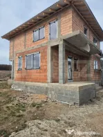 Vila noua de vanzare la intrare in Corunca