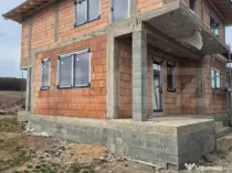 Vila noua de vanzare la intrare in Corunca