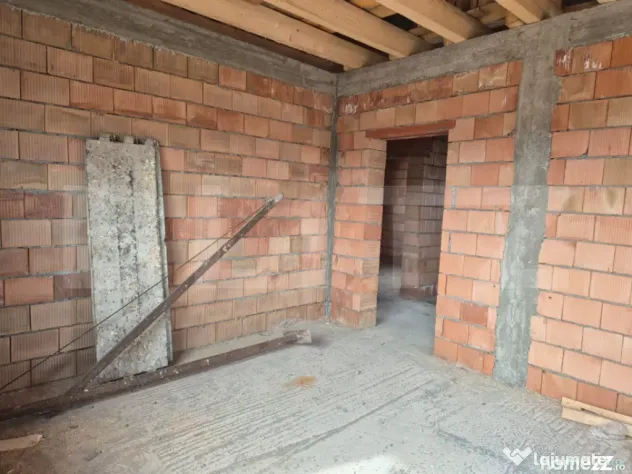 Vila noua de vanzare la intrare in Corunca