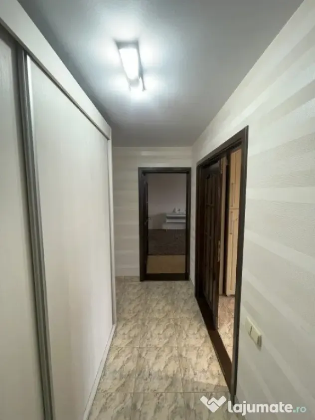 Apartament de 3 camere, 75 mp, zona Vivo