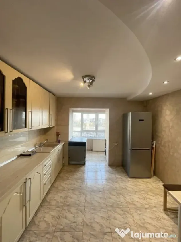 Apartament de 3 camere, 75 mp, zona Vivo