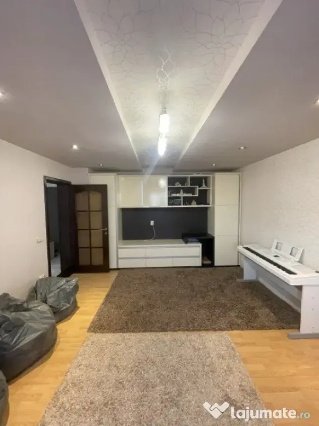 Apartament de 3 camere, 75 mp, zona Vivo