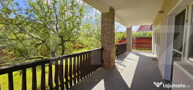 Casă, de vanzare, cu 6 camere, 300 mp, zona semicentrala