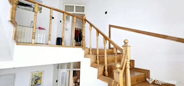 Casă, de vanzare, cu 6 camere, 300 mp, zona semicentrala