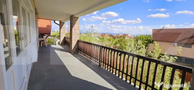 Casă, de vanzare, cu 6 camere, 300 mp, zona semicentrala