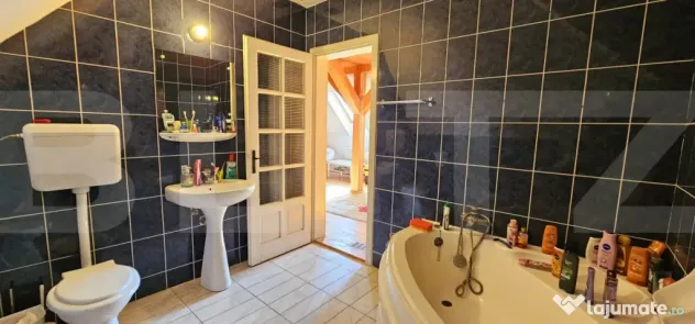 Casă, de vanzare, cu 6 camere, 300 mp, zona semicentrala