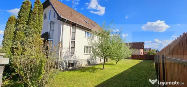 Casă, de vanzare, cu 6 camere, 300 mp, zona semicentrala