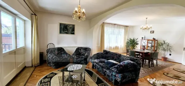Casă, de vanzare, cu 6 camere, 300 mp, zona semicentrala