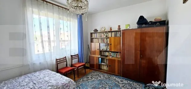 Casă, de vanzare, cu 6 camere, 300 mp, zona semicentrala