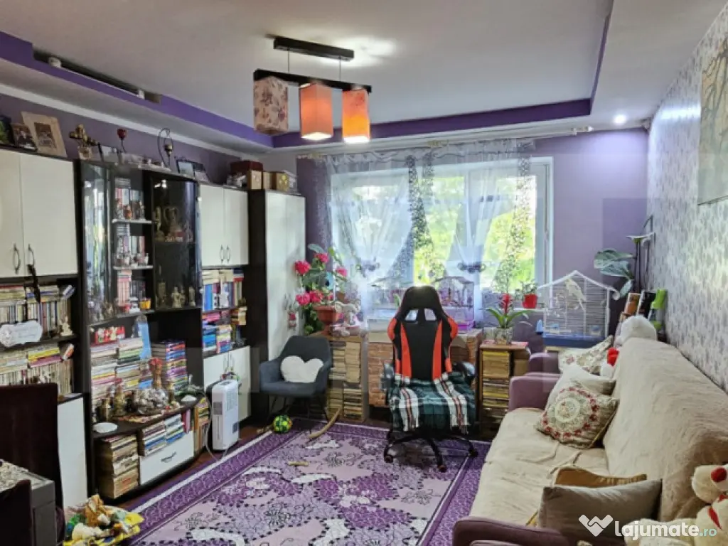 Apartament de 3 camere, decomandat, zona Garii