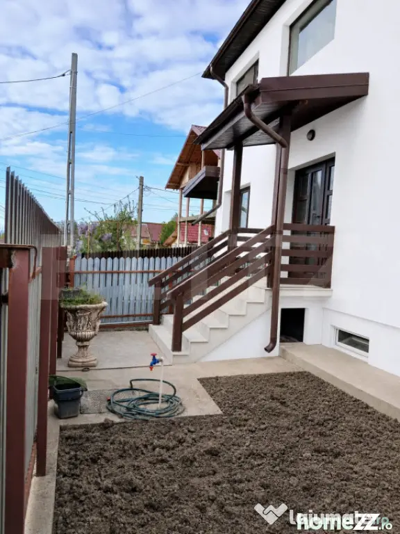 Apartament de vanzare, cu 3 camere, 100 mp, zona Breazu - Rediu (Iasi)