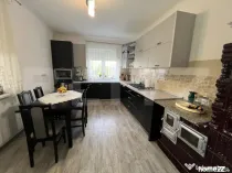 Casă, de vanzare, cu 4 dormitoare + garsoniera, 266 mp util