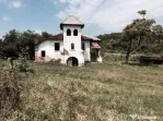 Conac boieresc + teren de 53.000 mp cu vita de vie
