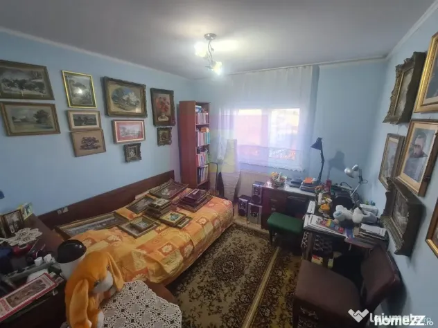 Apartament cu 3 camere de vanzare in Campina - Zona Centrala