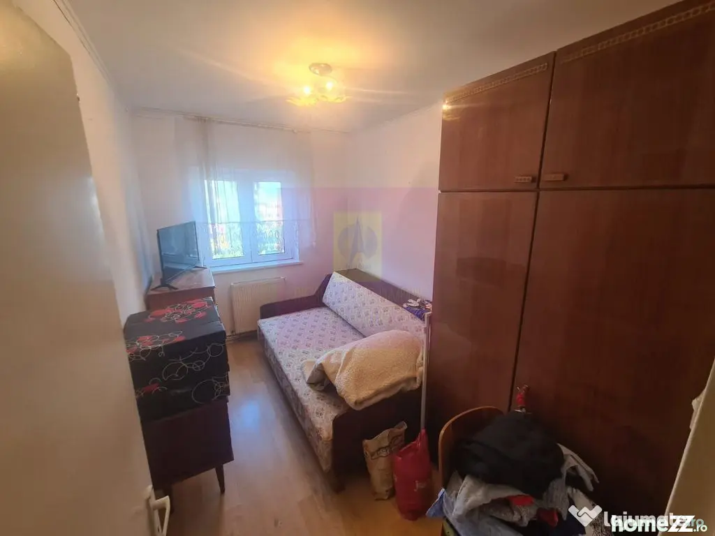 Apartament cu 3 camere de vanzare in Campina - Zona Centrala