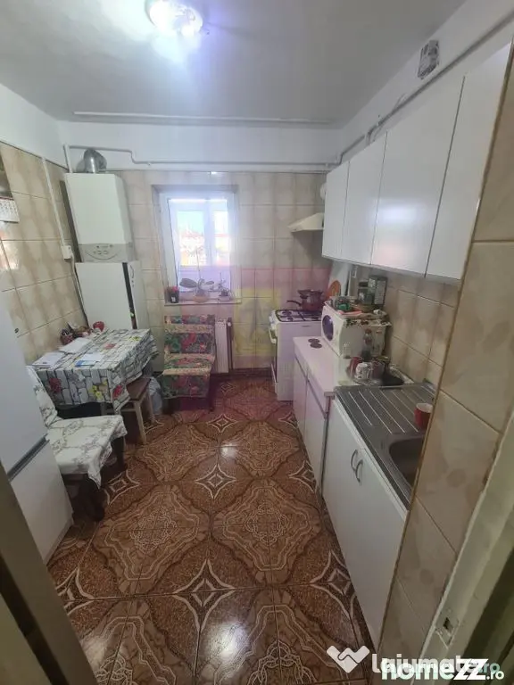 Apartament cu 3 camere de vanzare in Campina - Zona Centrala