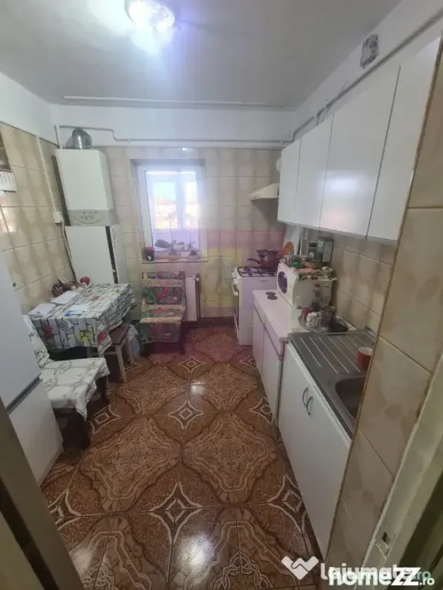 Apartament cu 3 camere de vanzare in Campina - Zona Centrala