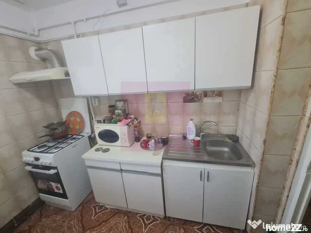 Apartament cu 3 camere de vanzare in Campina - Zona Centrala