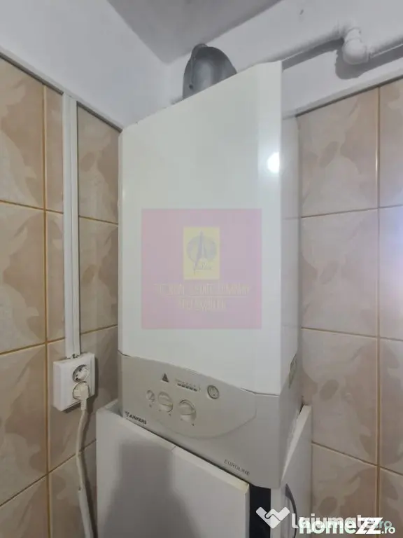 Apartament cu 3 camere de vanzare in Campina - Zona Centrala