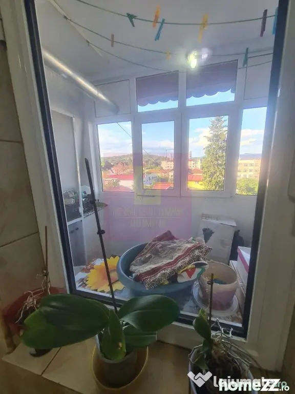 Apartament cu 3 camere de vanzare in Campina - Zona Centrala