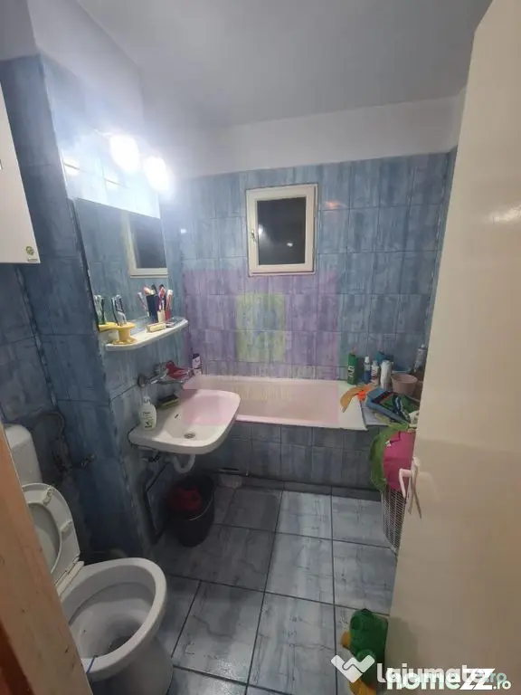 Apartament cu 3 camere de vanzare in Campina - Zona Centrala