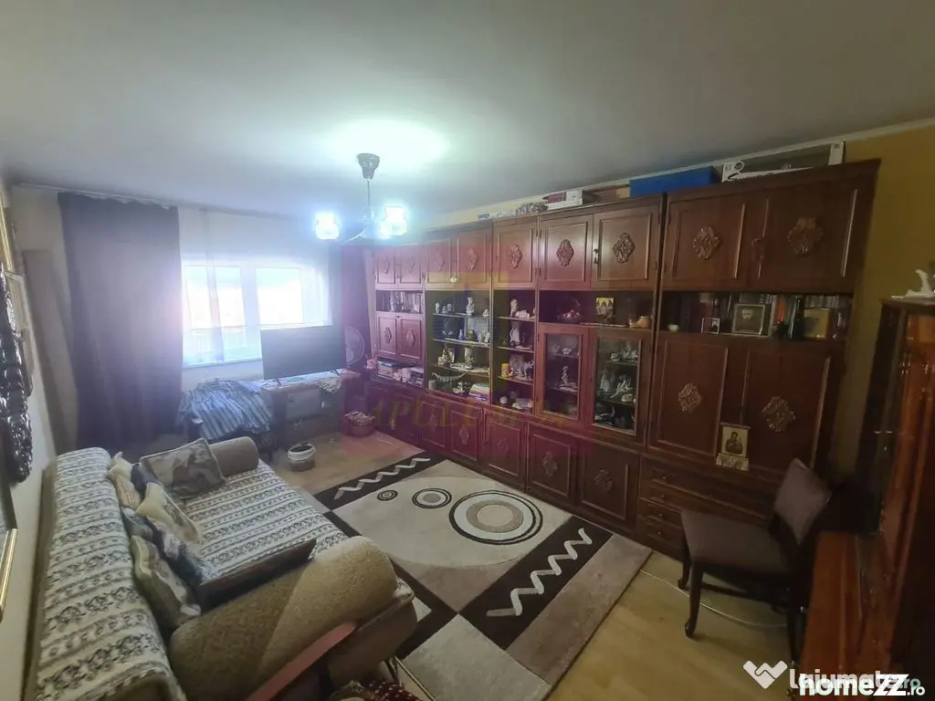 Apartament cu 3 camere de vanzare in Campina - Zona Centrala - Campina (Prahova)
