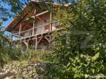 Casa 3 camere si teren 4873 mp în Pietroasa, Moldoveneşti