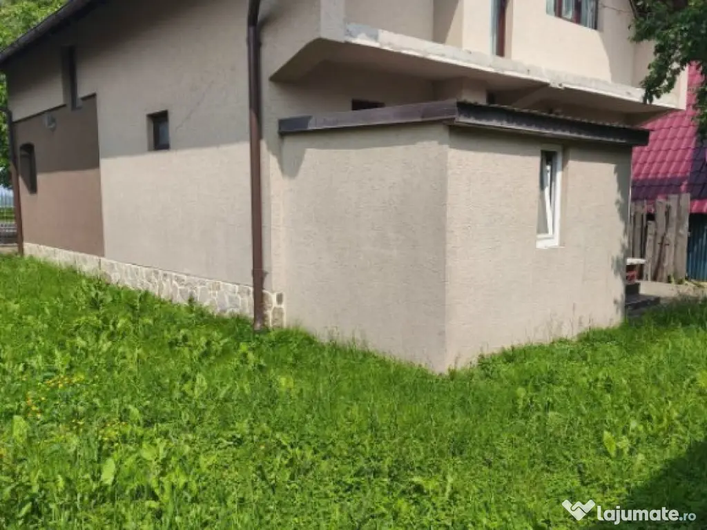 Casa + teren 2600mp, zona Horodnic de Sus, Radauti