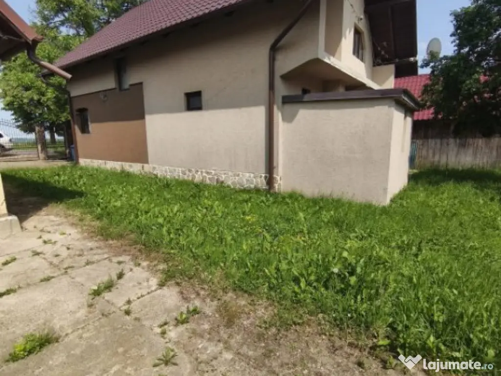 Casa + teren 2600mp, zona Horodnic de Sus, Radauti