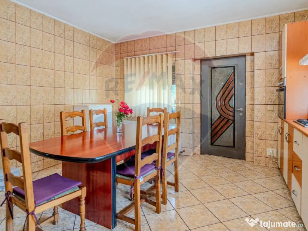 Vila rezidential/ gradina de vis/sera/ panouri/ Sanpetru!