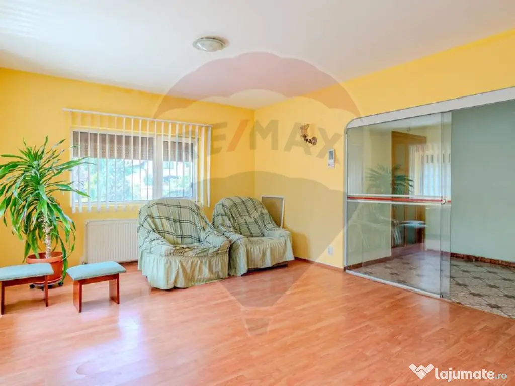 Vila rezidential/ gradina de vis/sera/ panouri/ Sanpetru!