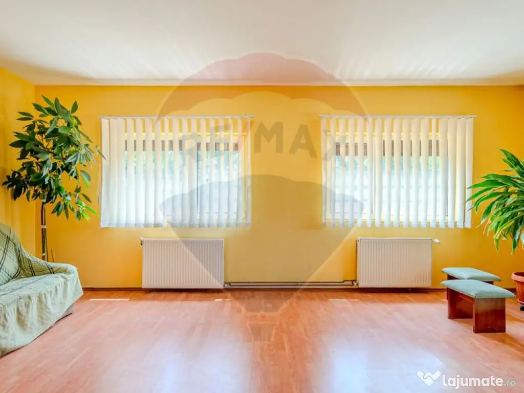 Vila rezidential/ gradina de vis/sera/ panouri/ Sanpetru!