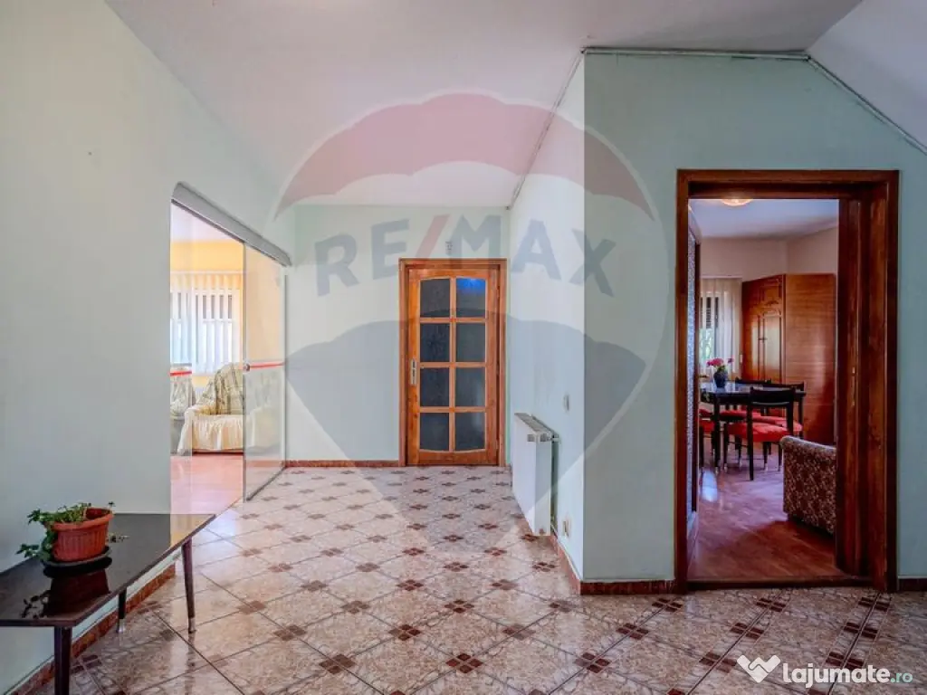 Vila rezidential/ gradina de vis/sera/ panouri/ Sanpetru!